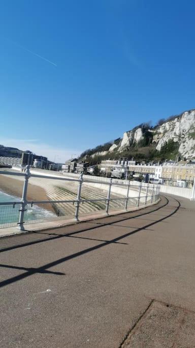 Modern 2 Bedroom Flat By Dover Port, Castle& Sea! Dış mekan fotoğraf